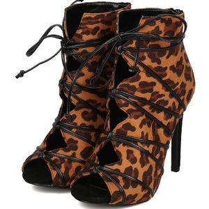 Oh So Yummy Peep Toe Stilletto Heels ❤❤❤!!!